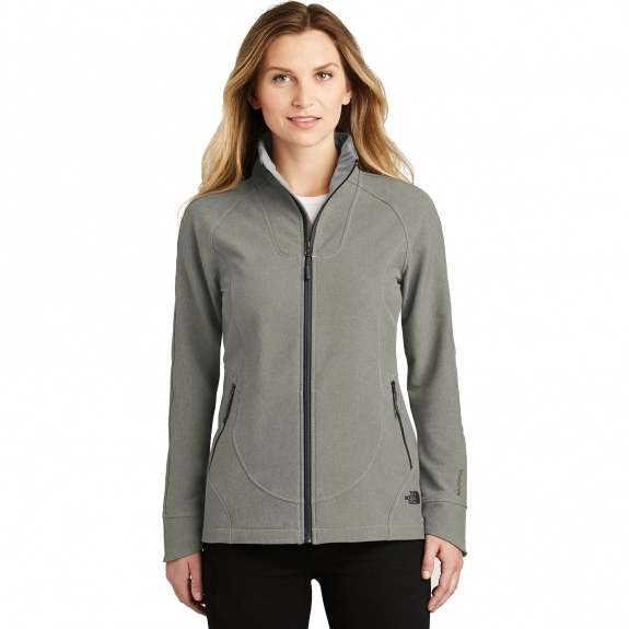 Model The North Face Tech Stretch Soft Shell Jacket - Women's